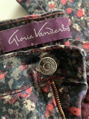 #68 Gloria Vanderbilt Multicolor Floral Jeans with Purple Label